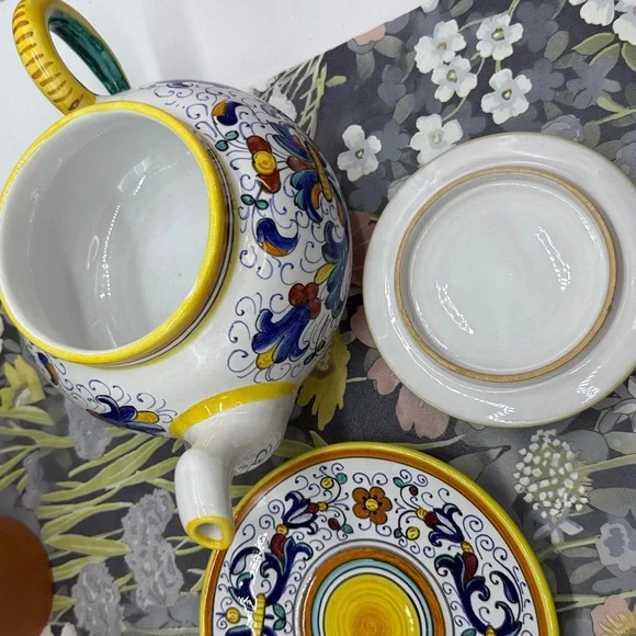 ⭐️7 piece Deruta Pottery teapot and saucer set